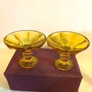 VINTAGE ANCHOR HOCKING FAIRFIELD AMBER‎ GOLD GLASS PEDESTAL SET OF 2 BOWLS